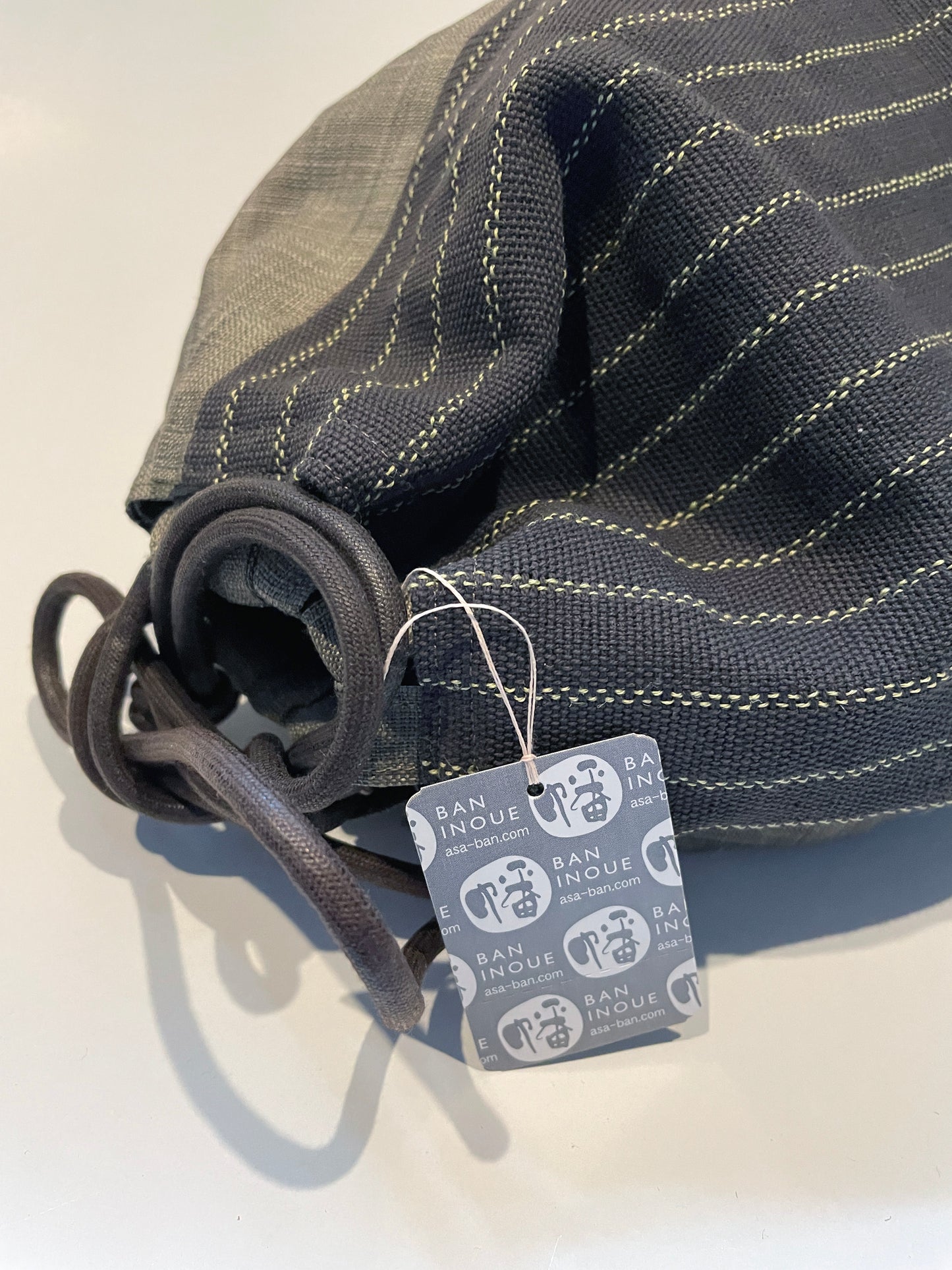 (井上企画・幡)メンズ巾着「麻(縞)」color.灰