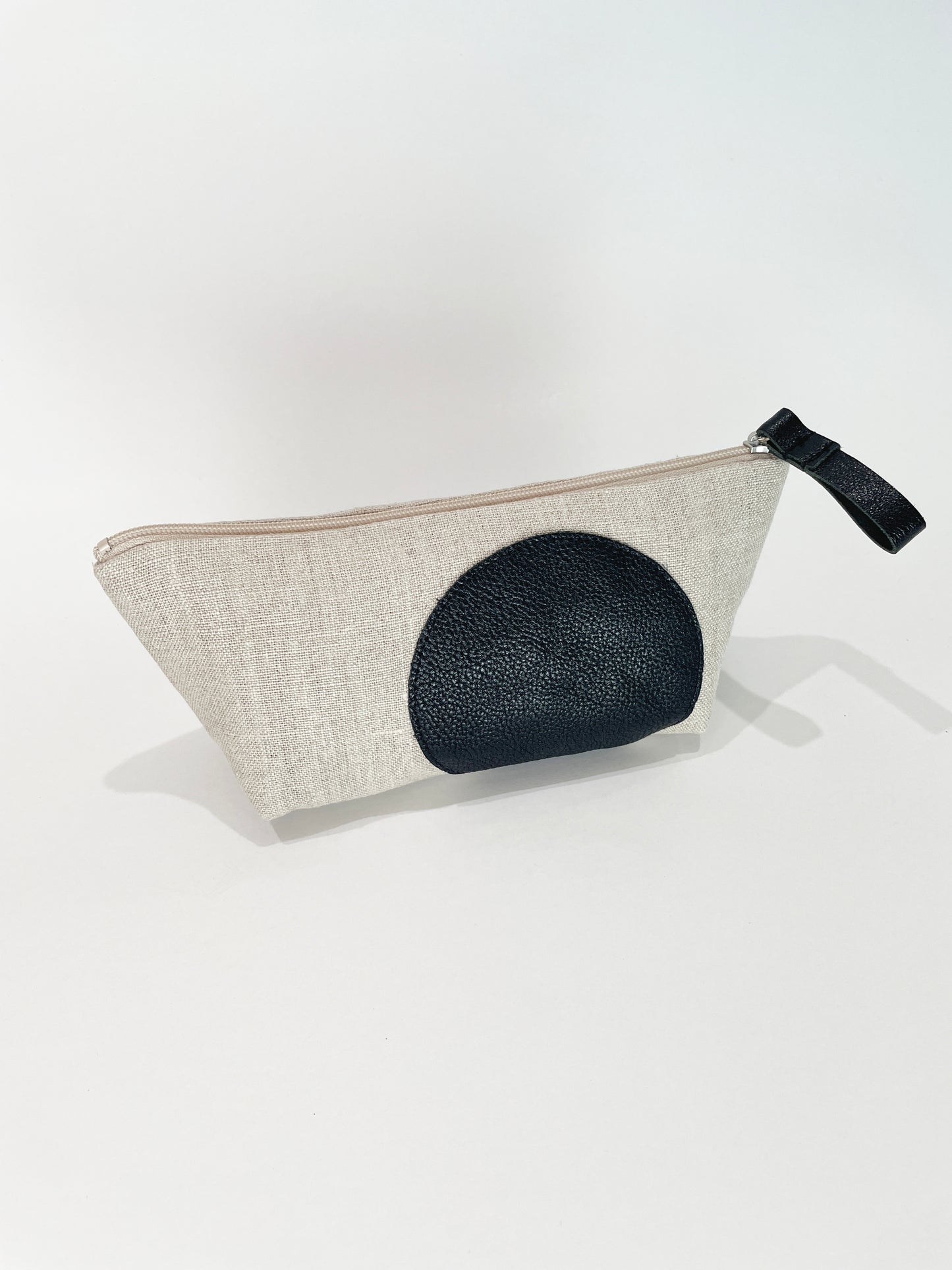 (井上企画・幡)皮の水玉ポーチ「color/black・beige 」