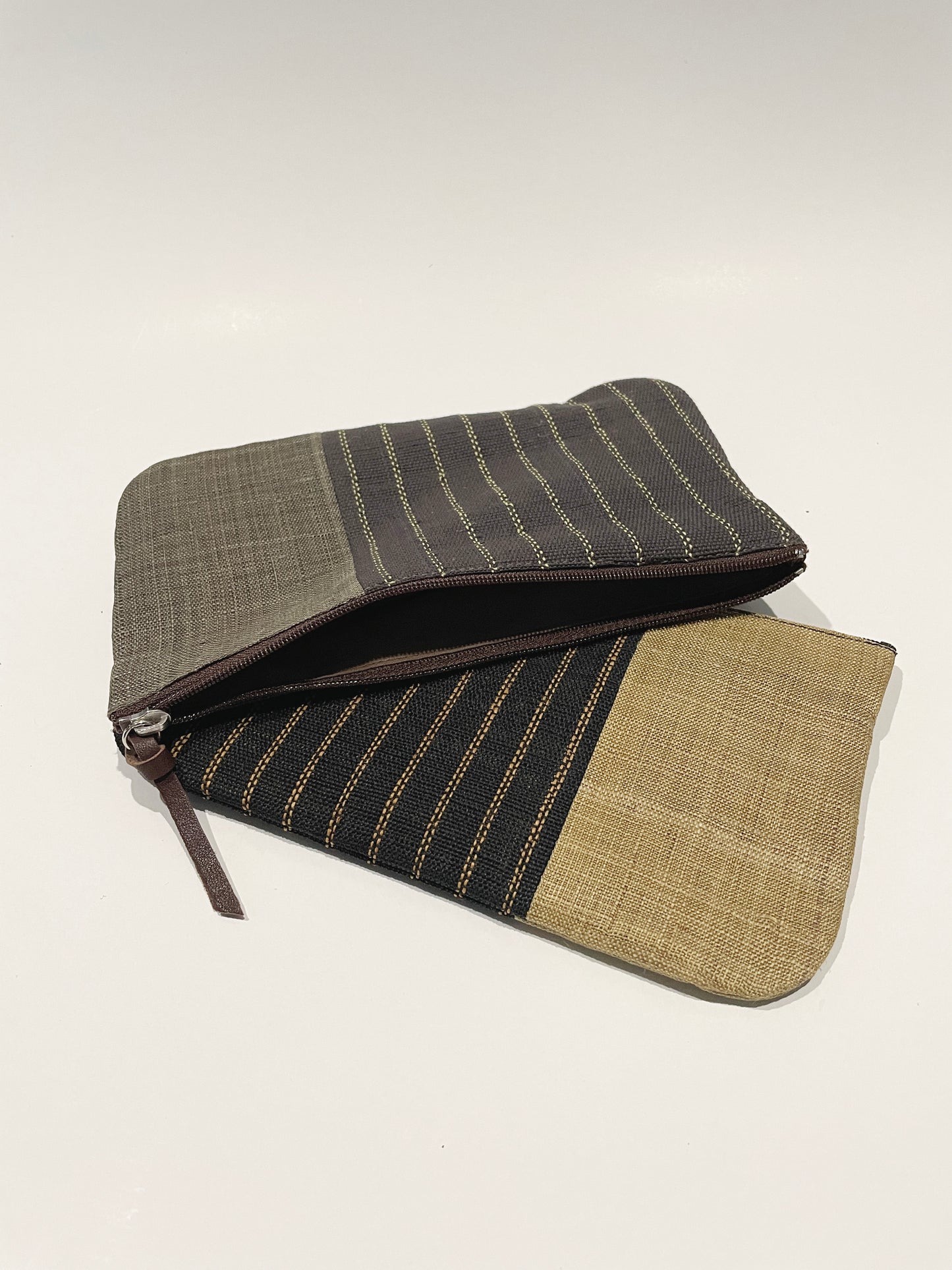 (Inoue Planning/Hata) Asahira Pouch/Color: Gray/White-brown
